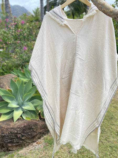 Surf Poncho in White